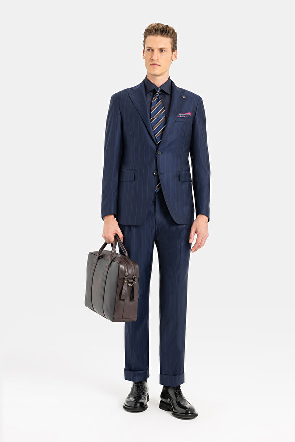 SUIT