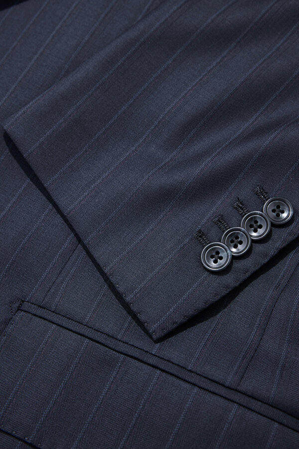 SUIT 11
