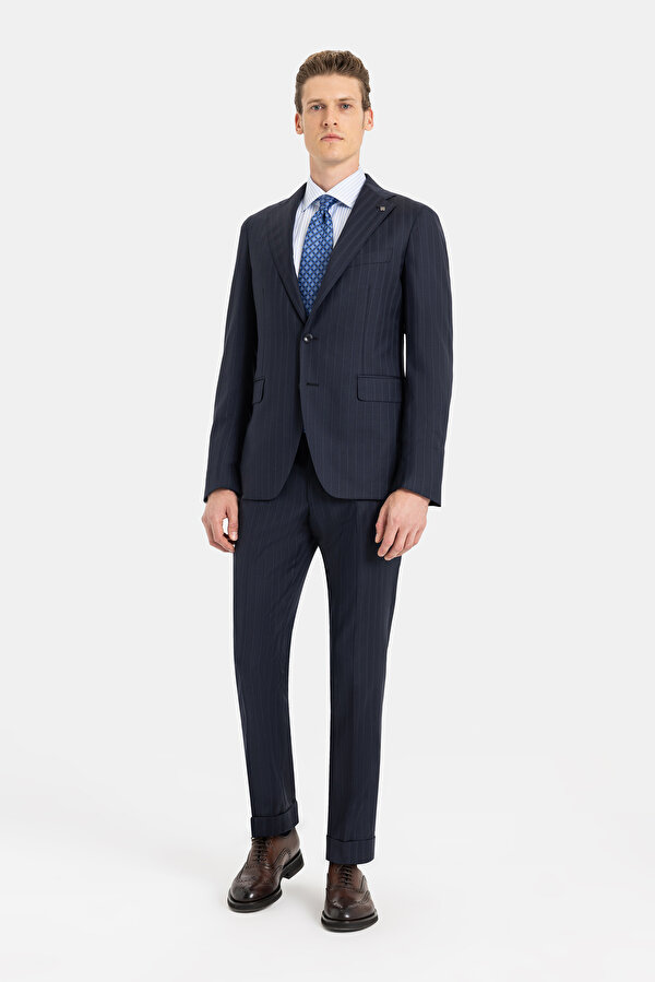 SUIT