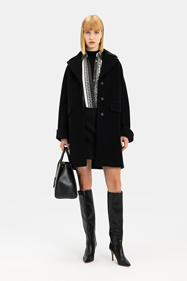 BLACK WOOL OVERCOAT