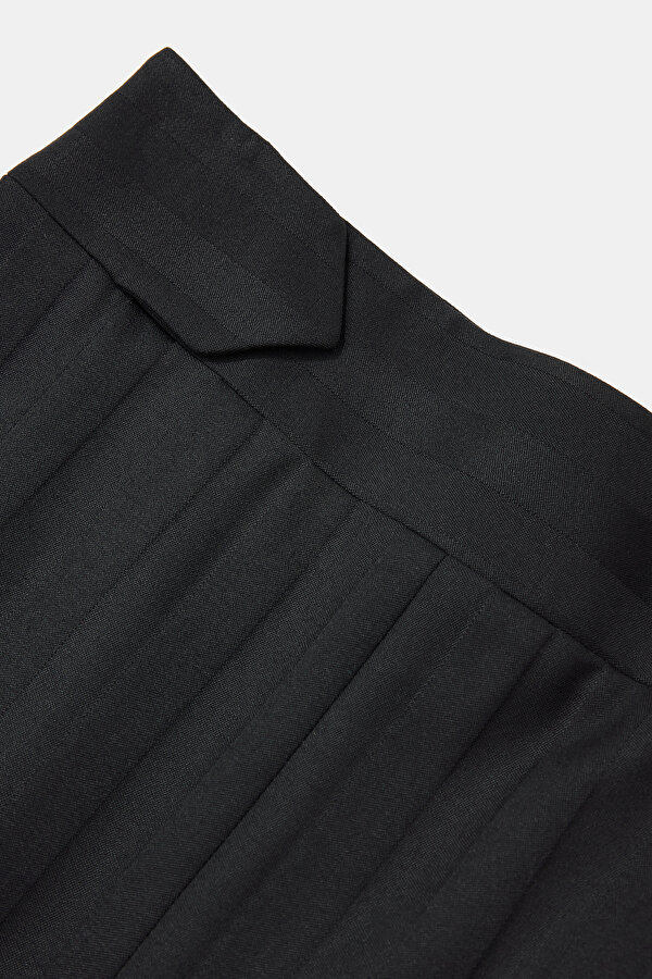 BLACK WOOL ABOVE THE KNEE SKIRT 11