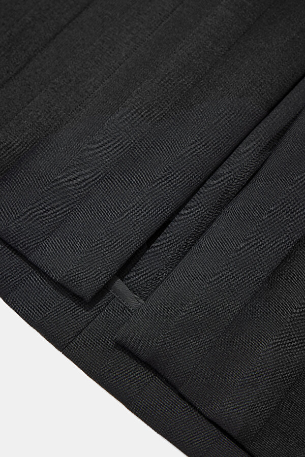 BLACK WOOL ABOVE THE KNEE SKIRT 12