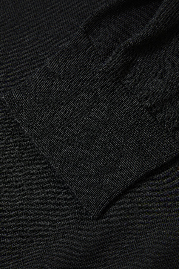 BLACK TURTLENECK TRICOT 7