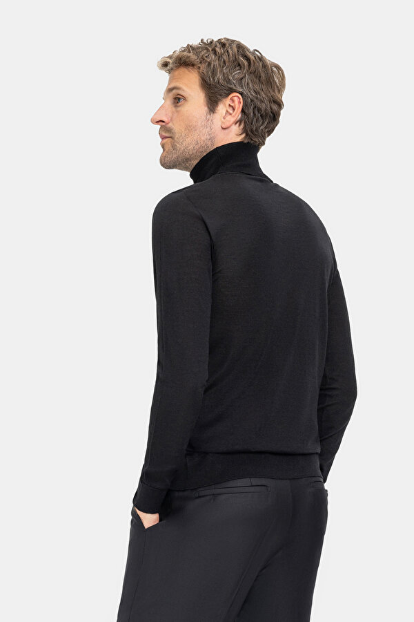 BLACK TURTLENECK TRICOT 2