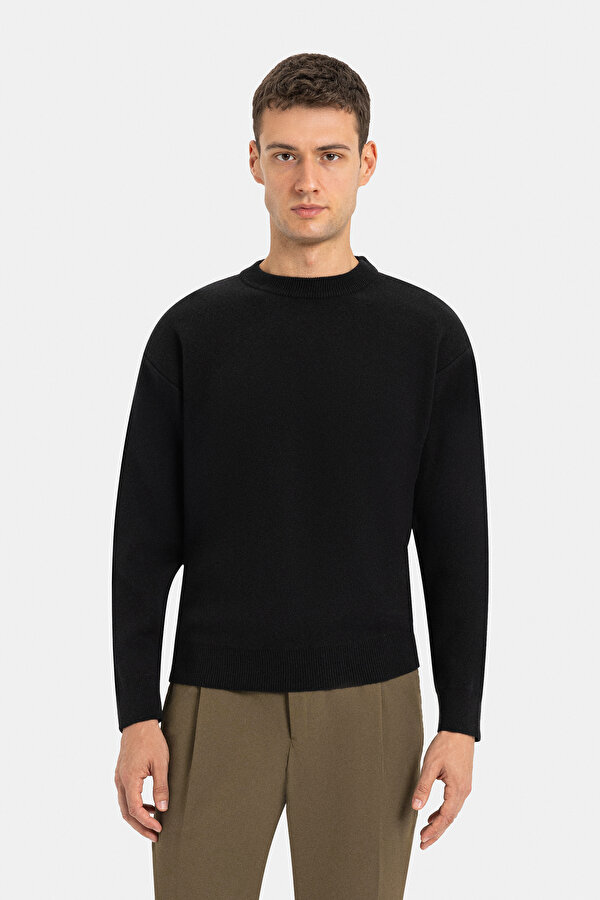 BLACK BASIC / ROUND NECKLINE TRICOT