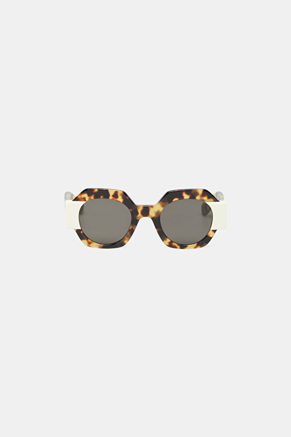 EYEWEAR