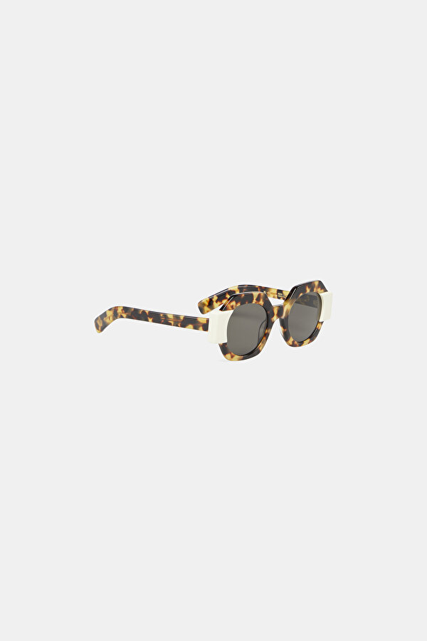 EYEWEAR 2