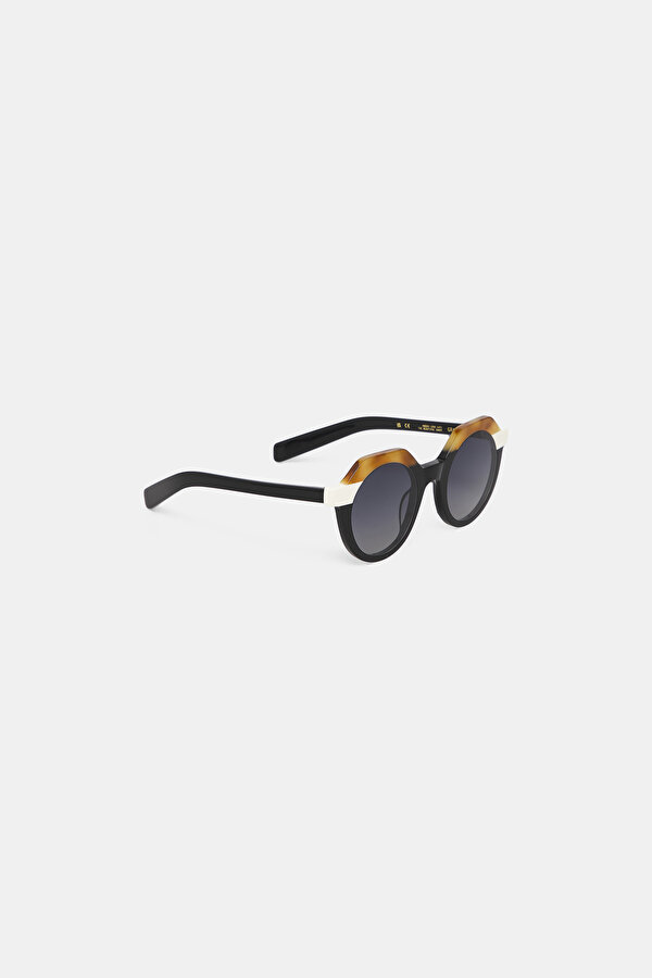 EYEWEAR 2