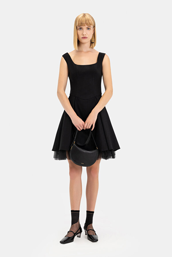 BLACK SLEEVELESS DRESS