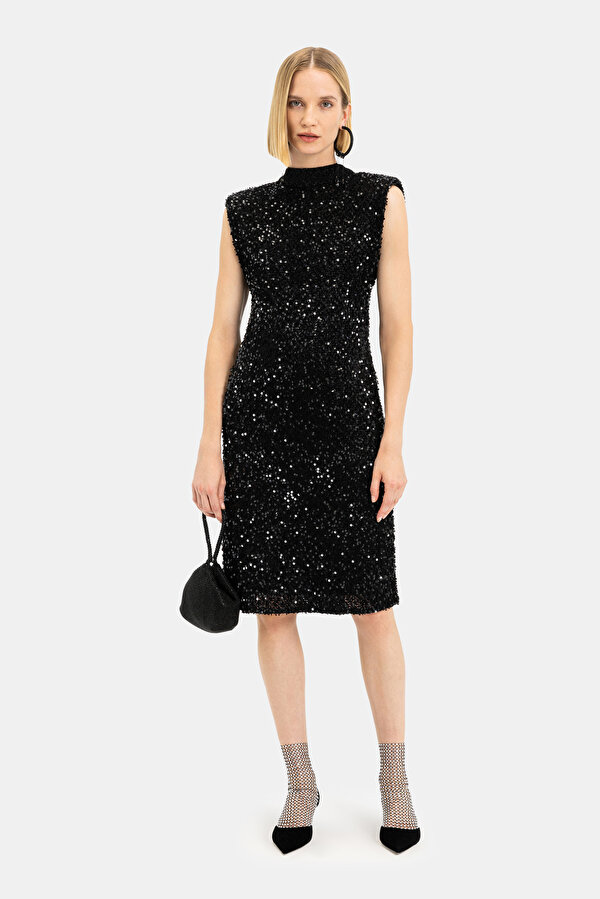 BLACK SLEEVELESS DRESS