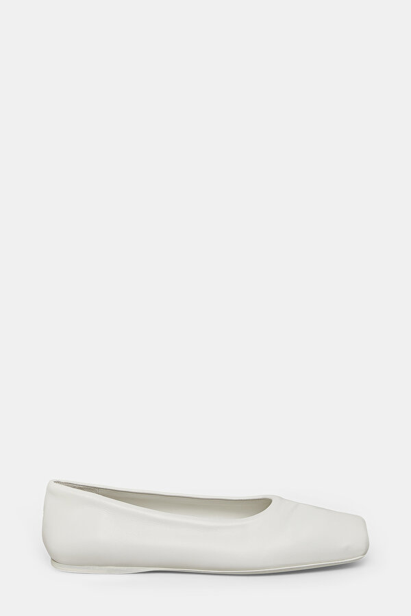 WHITE FLAT SHOES