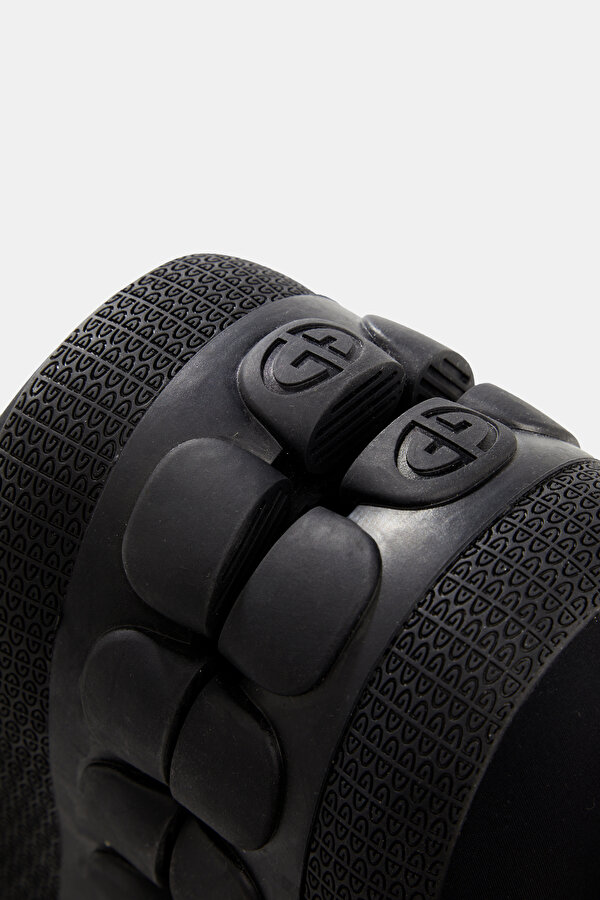 BLACK BOOT 6