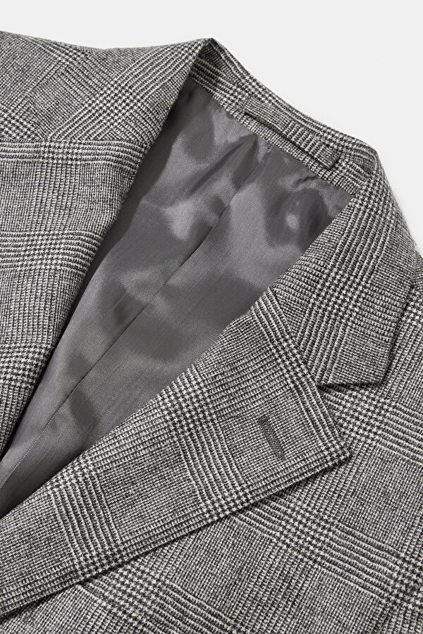 SUIT 12