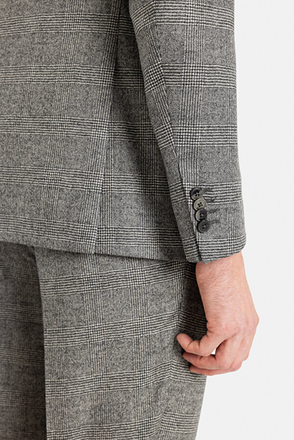 SUIT 6