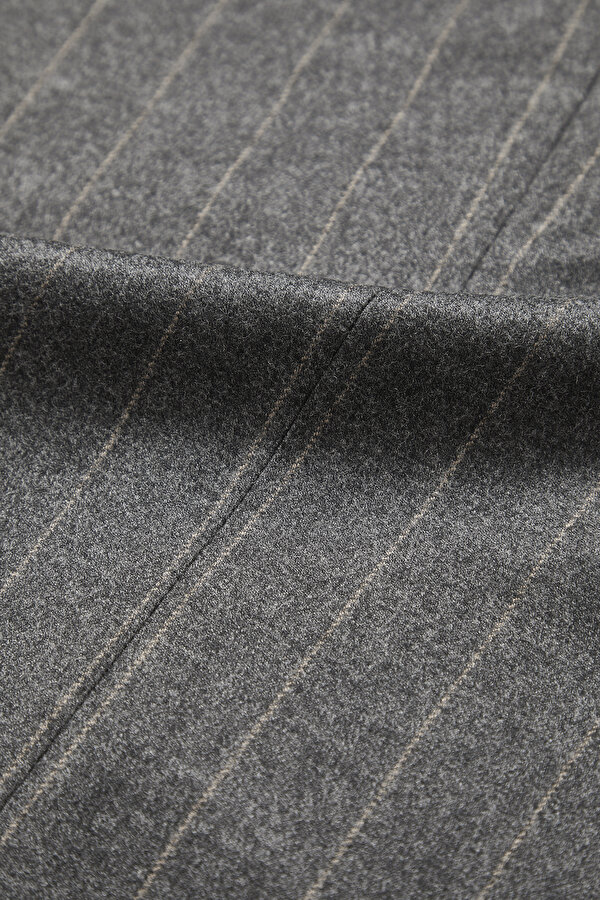 SUIT 12