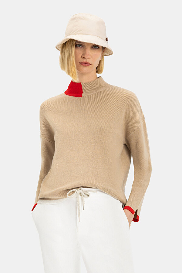 CREAM UPRIGHT COLLAR  KNITWEAR