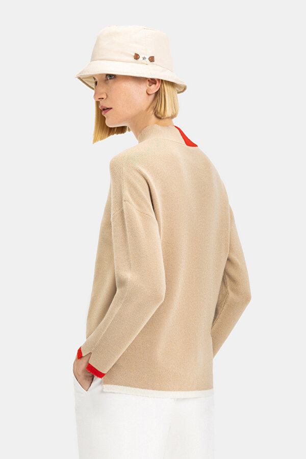 CREAM UPRIGHT COLLAR  KNITWEAR 2