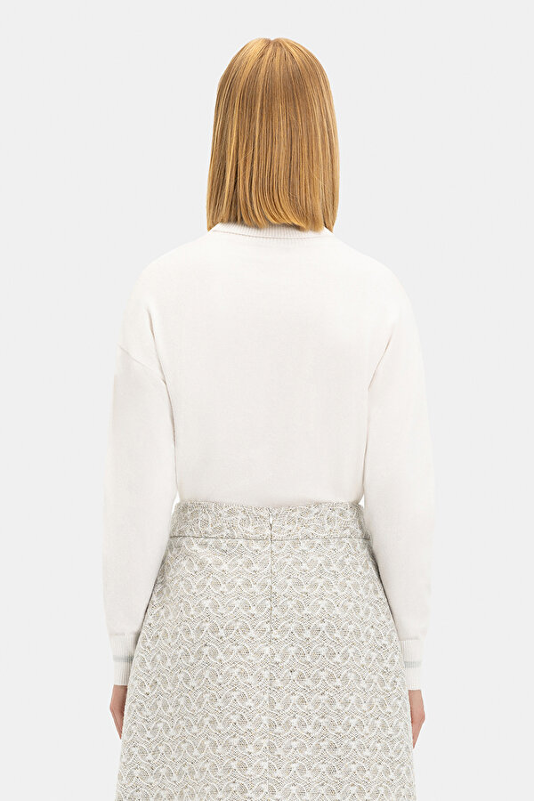 SILVER UPRIGHT COLLAR  KNITWEAR 2