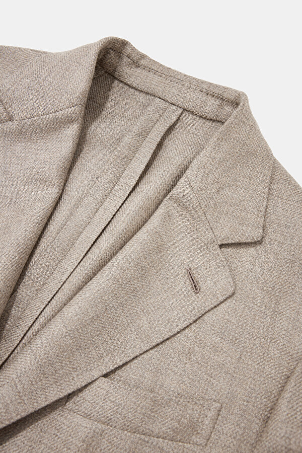 BEIGE JACKET 7