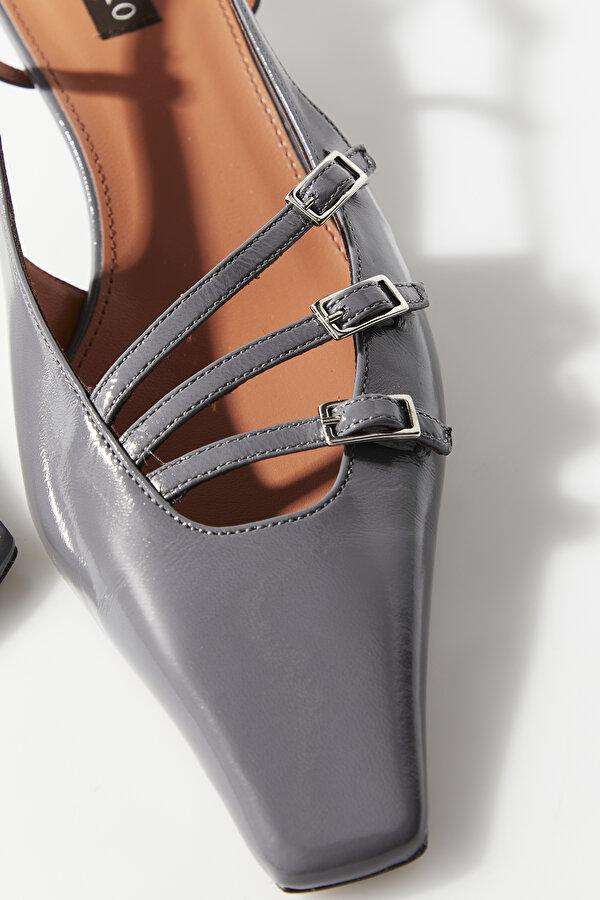 GREY PATENT LEATHER SHOE 6