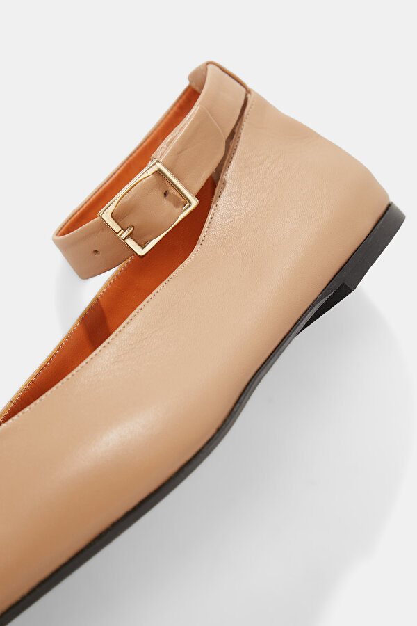 BEIGE FLAT SHOES 6