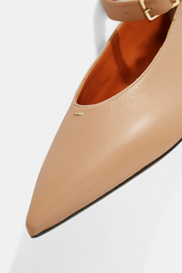 BEIGE FLAT SHOES 7