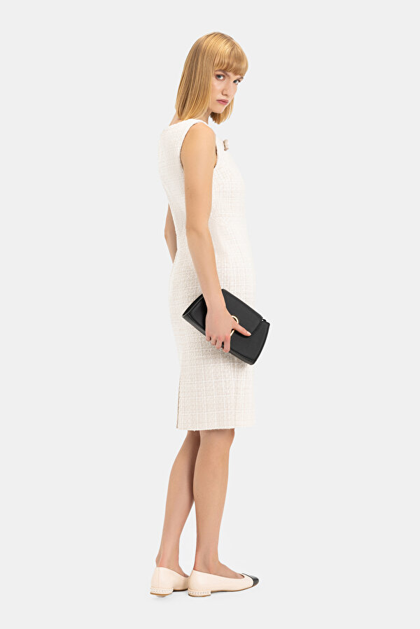 WHITE SLEEVELESS BELOW THE KNEE DRESS 2