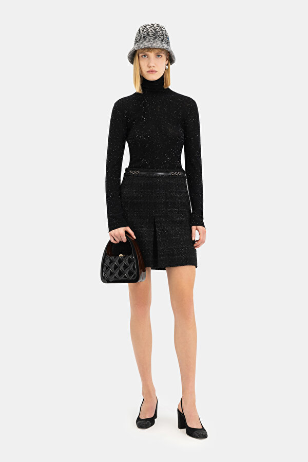 BLACK ABOVE THE KNEE SKIRT