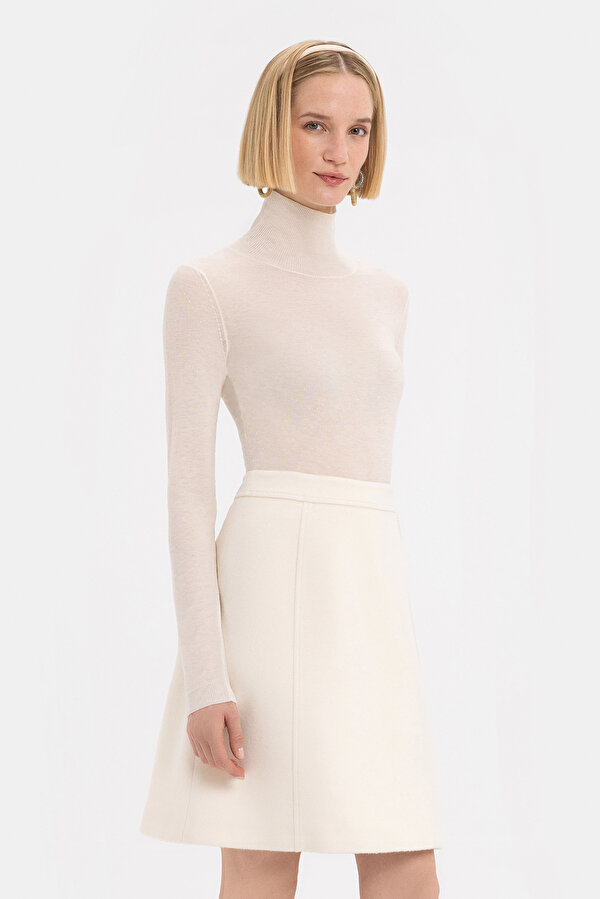 ECRU ABOVE THE KNEE SKIRT 2