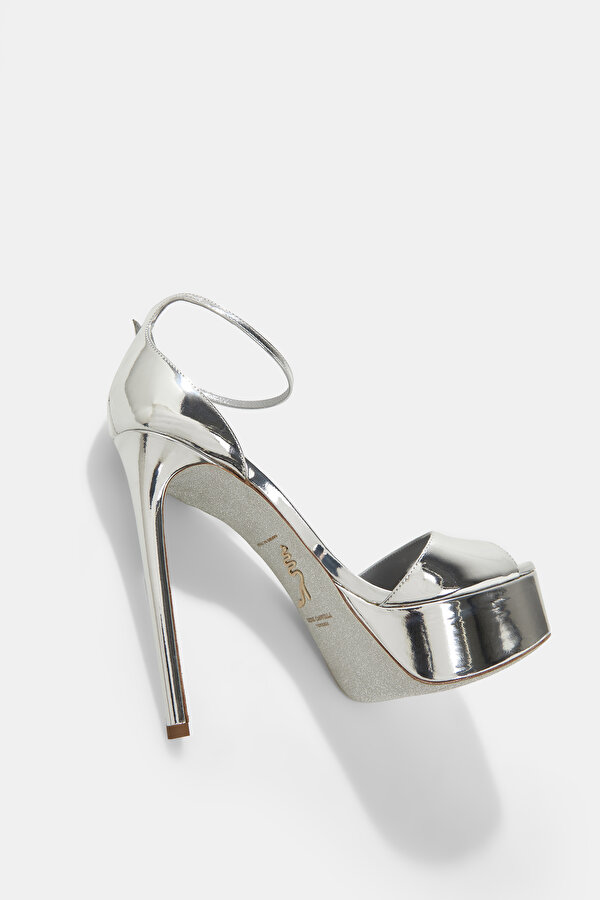 SILVER SHOES 6