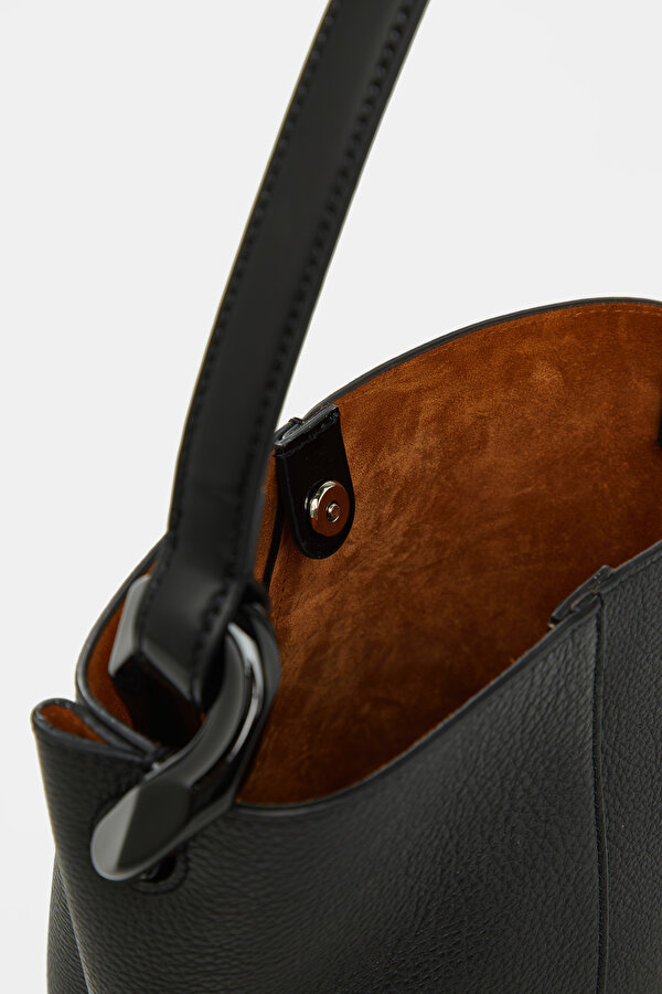 BLACK LEATHER BAG 7