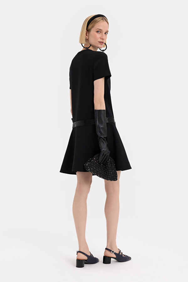 BLACK SHORT SLEEVE ABOVE THE KNEE DRESS 2