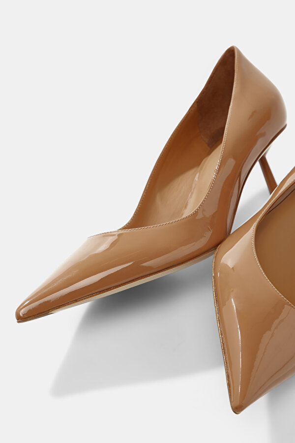 CARAMEL PATENT LEATHER SHOE 6