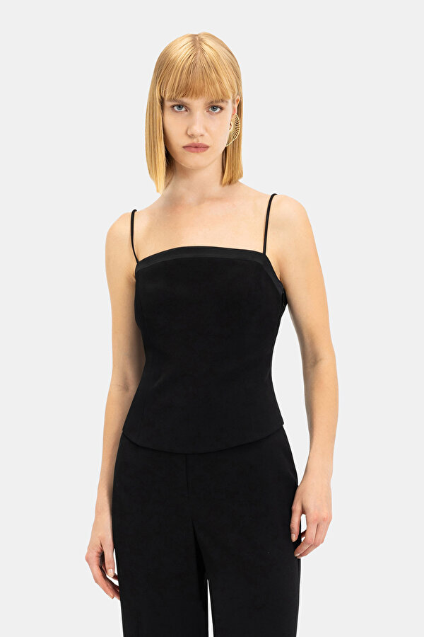 BLACK SQUARE SLEEVELESS SUSPENDER BLOUSE