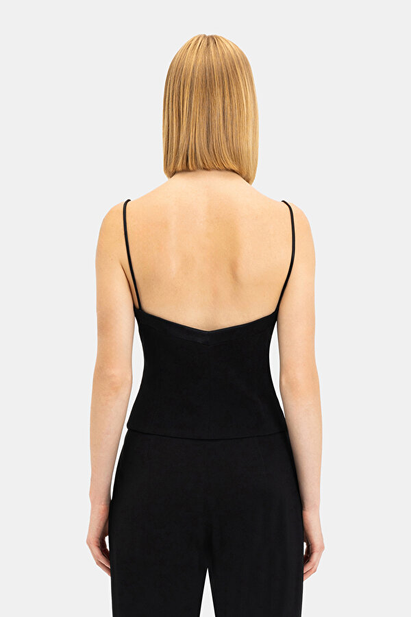 BLACK SQUARE SLEEVELESS SUSPENDER BLOUSE 2