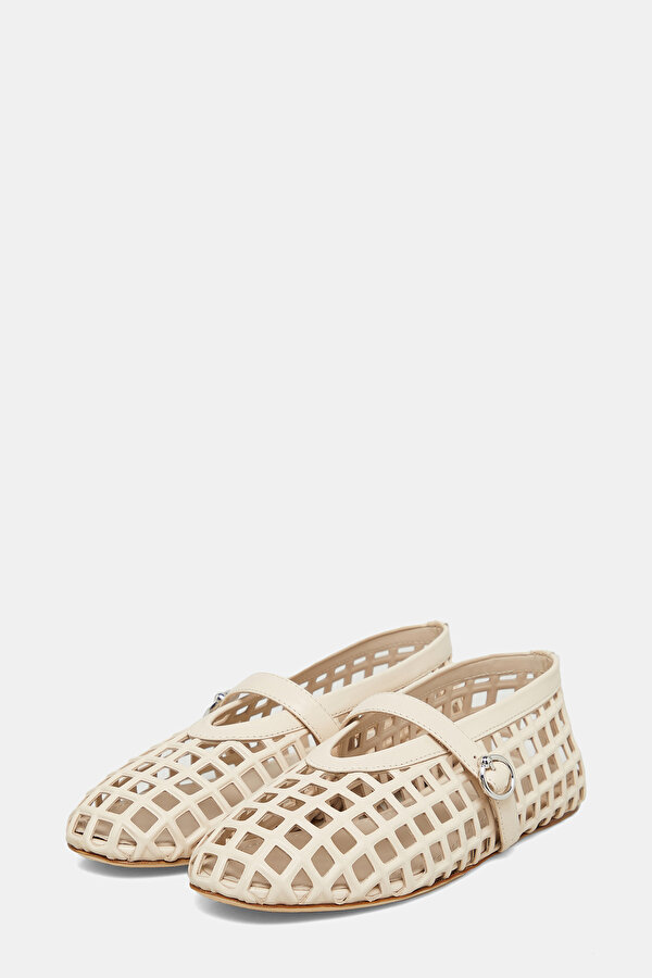 BEIGE FLAT SHOESS 2
