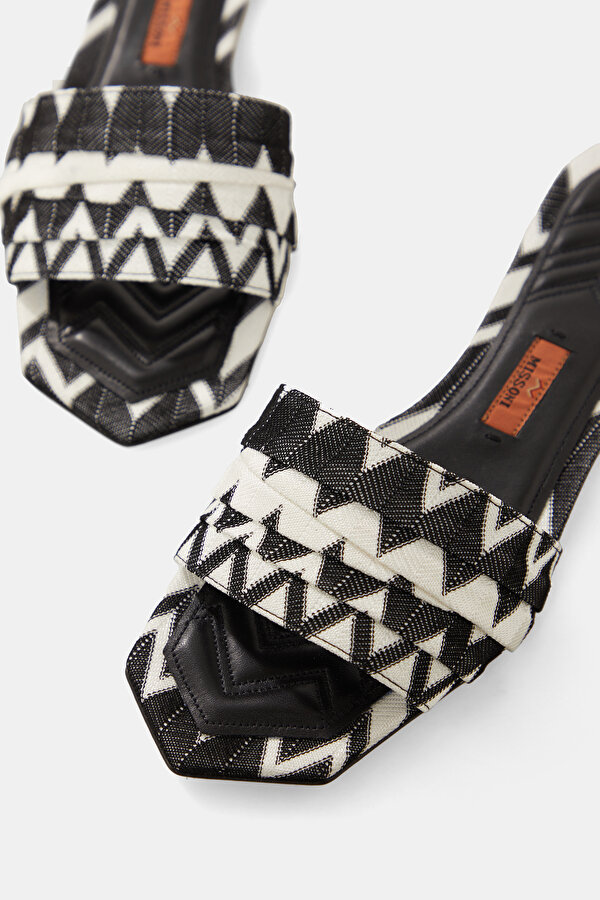 WHITE SLIPPER 6