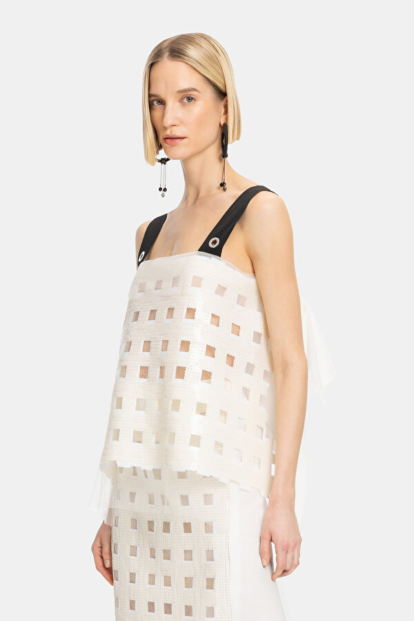 BLACK SLEEVELESS BLOUSE