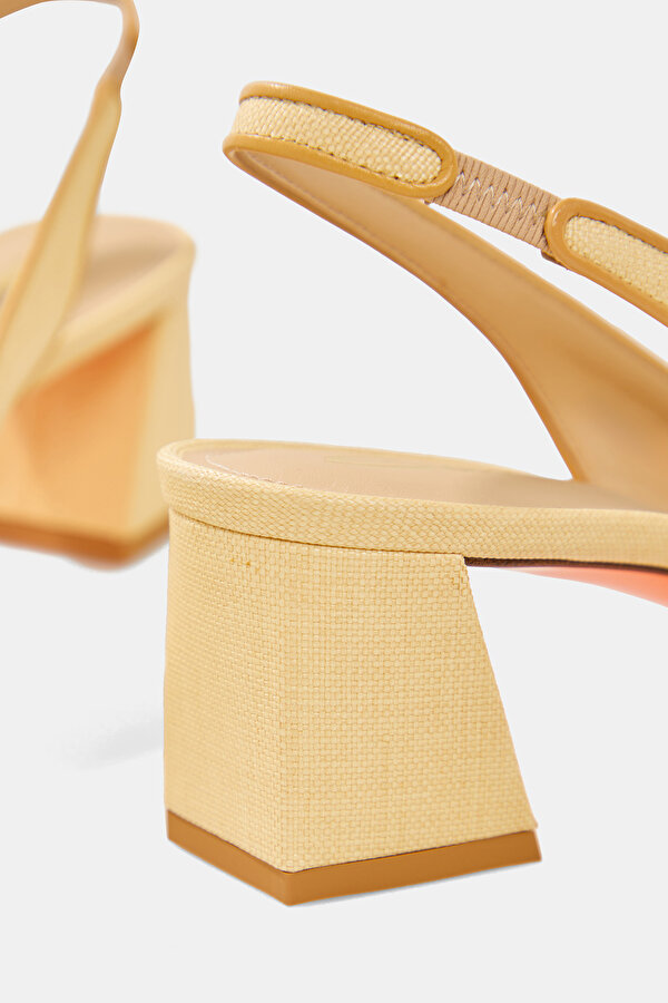 BEIGE LEATHER SHOES 6