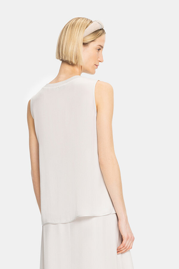 LIGHT GREY BASIC / ROUND NECKLINE SLEEVELESS BLOUSE 2