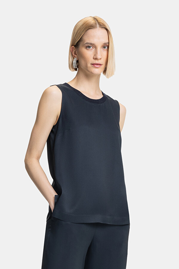 NAVY BLUE BASIC / ROUND NECKLINE SLEEVELESS BLOUSE