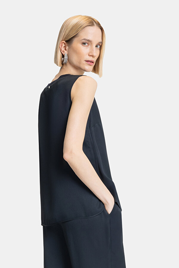 NAVY BLUE BASIC / ROUND NECKLINE SLEEVELESS BLOUSE 2