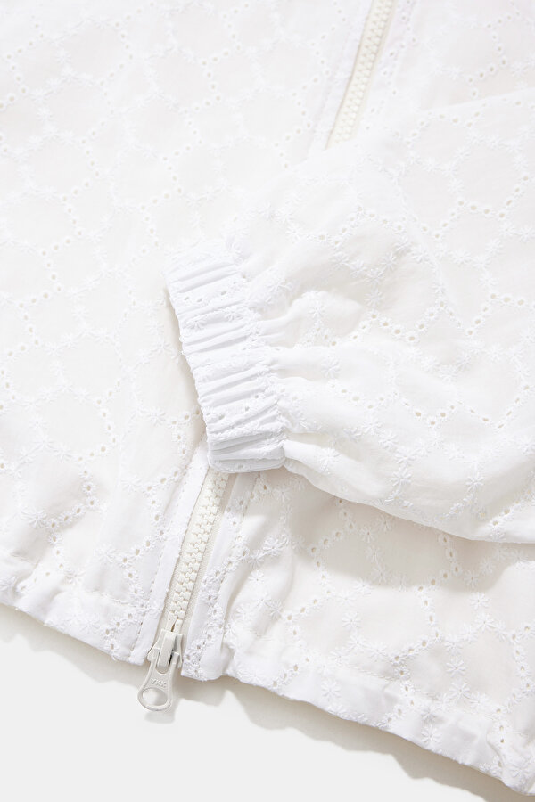 WHITE COAT 11