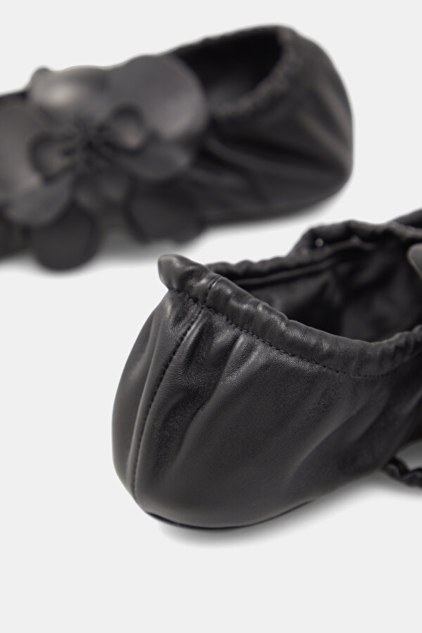 BLACK FLAT SHOES 6