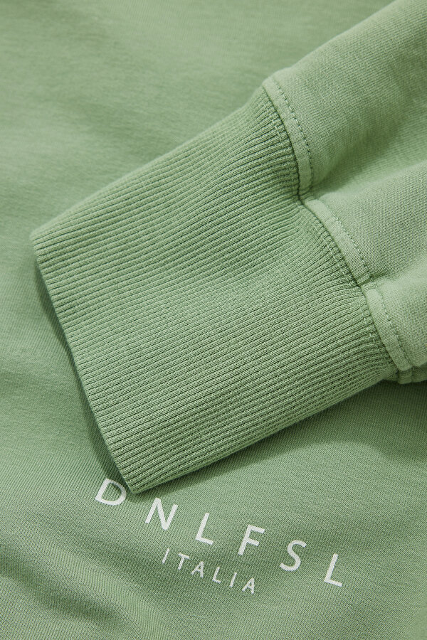 YEŞİL O YAKA SWEATSHIRT 7