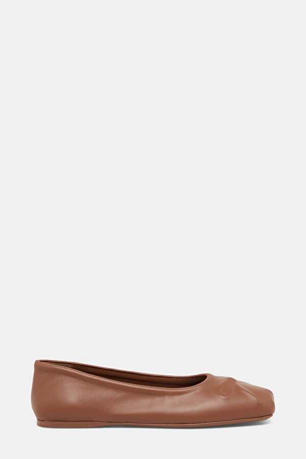 BROWN FLAT SHOES