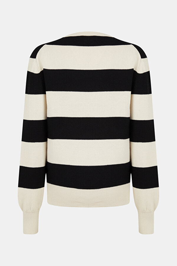WHITE STRIPED PATTERNED JERSEY 2