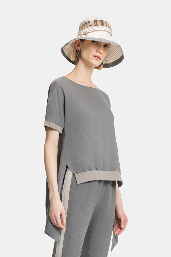 KHAKI BASIC / ROUND NECKLINE SHORT SLEEVE BLOUSE