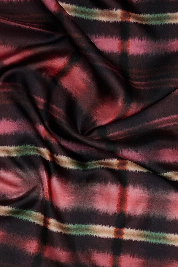 MAROON GEOMETRIC DESIGN TWILL SHAWL 2