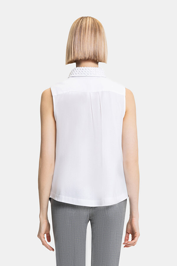 WHITE SLEEVELESS SHIRT 2